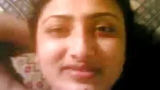 नयाँ वर्षको पार्टी मा, ब्ययफ्रेंडस एक मित्र खुसी