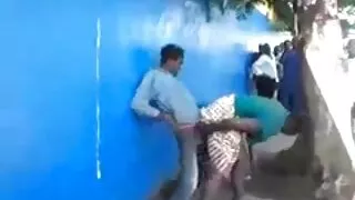 धेरै सनकी केटी हस्तमैथुन बिल्ली क्यामेरा अगाडि