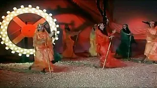 फ्लर्टी साझेदार घर मा ओछ्यान मा रोलिंग