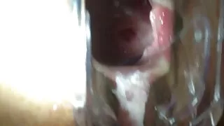 मेहनती संवर्धन तालिका मा केटी गडबड