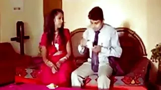 यार र गोरा धूम्रपान र ओछ्यानमा मा गडबड