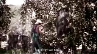 कुलीन केटी एक आगन्तुक संग बकवास गर्न आए